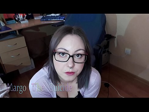 ❤️ Ragazza sexy con gli occhiali succhia il dildo profondamente sulla macchina fotografica ❤️ Pornoal it.my-hentai-gallery.ru ❌️❤